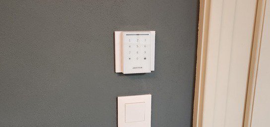 Obrázek reference: Instalace zabezpečovacího systému Jablotron JA-100+